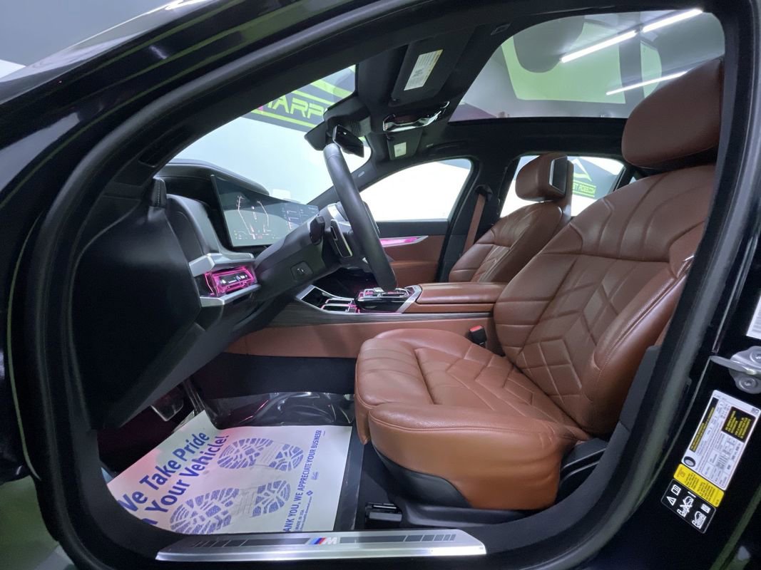 Used 2023 BMW 760i xDrive image 17