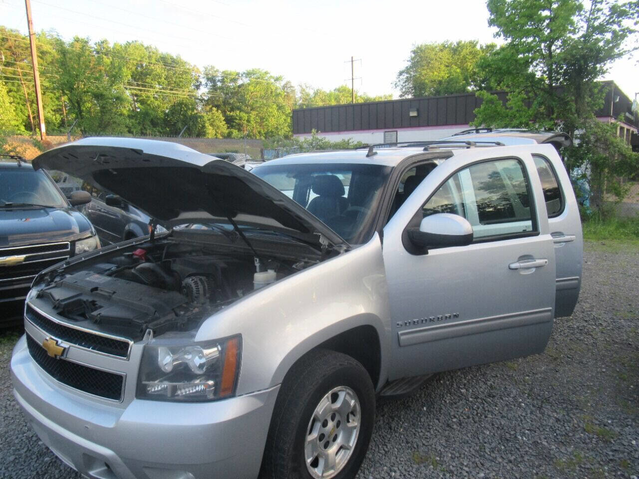 Used 2012 Chevrolet Suburban LT w/ Luxury Package image 6