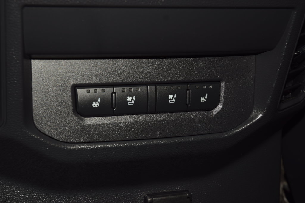 Used 2024 Toyota Tundra Platinum AWD/4WD image 38