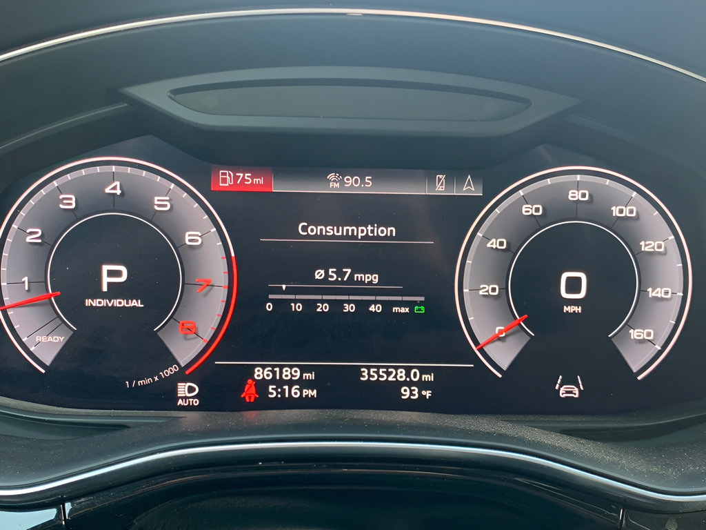 Used 2019 Audi Q8 Prestige w/ Luxury Package AWD/4WD image 27