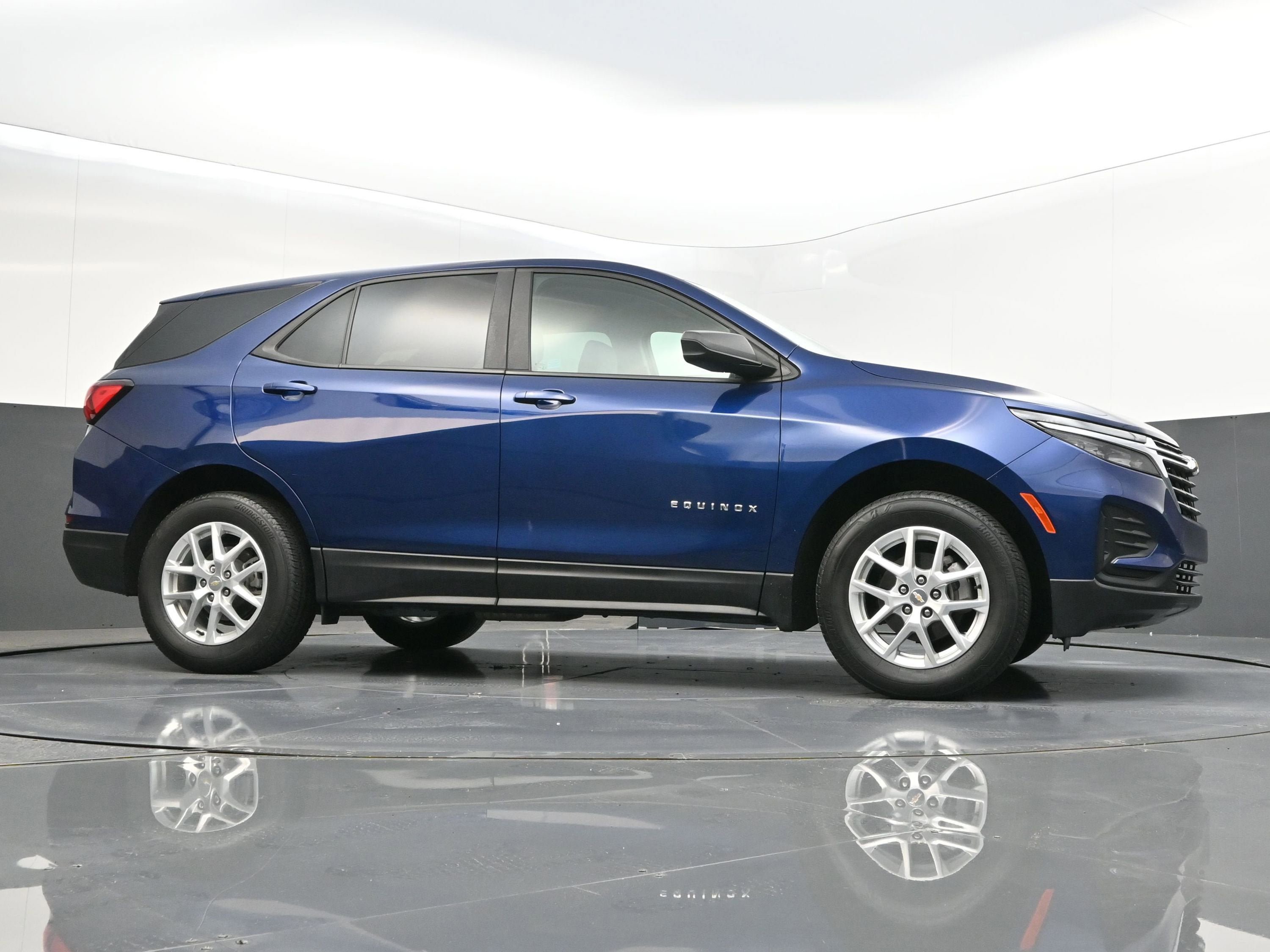 Certified 2022 Chevrolet Equinox LS w/ LS Convenience Package AWD/4WD image 42