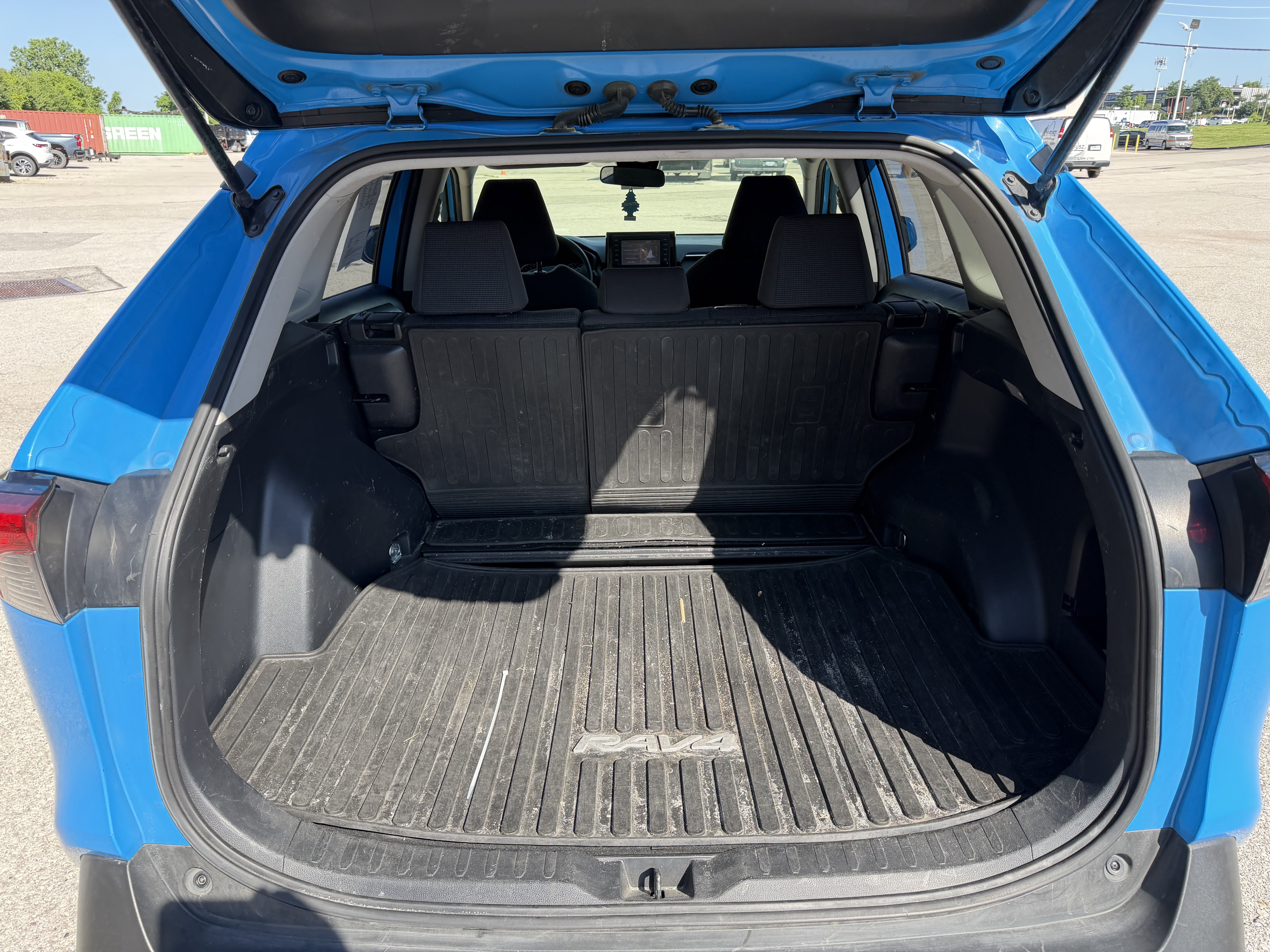 Used 2019 Toyota RAV4 LE AWD/4WD image 9