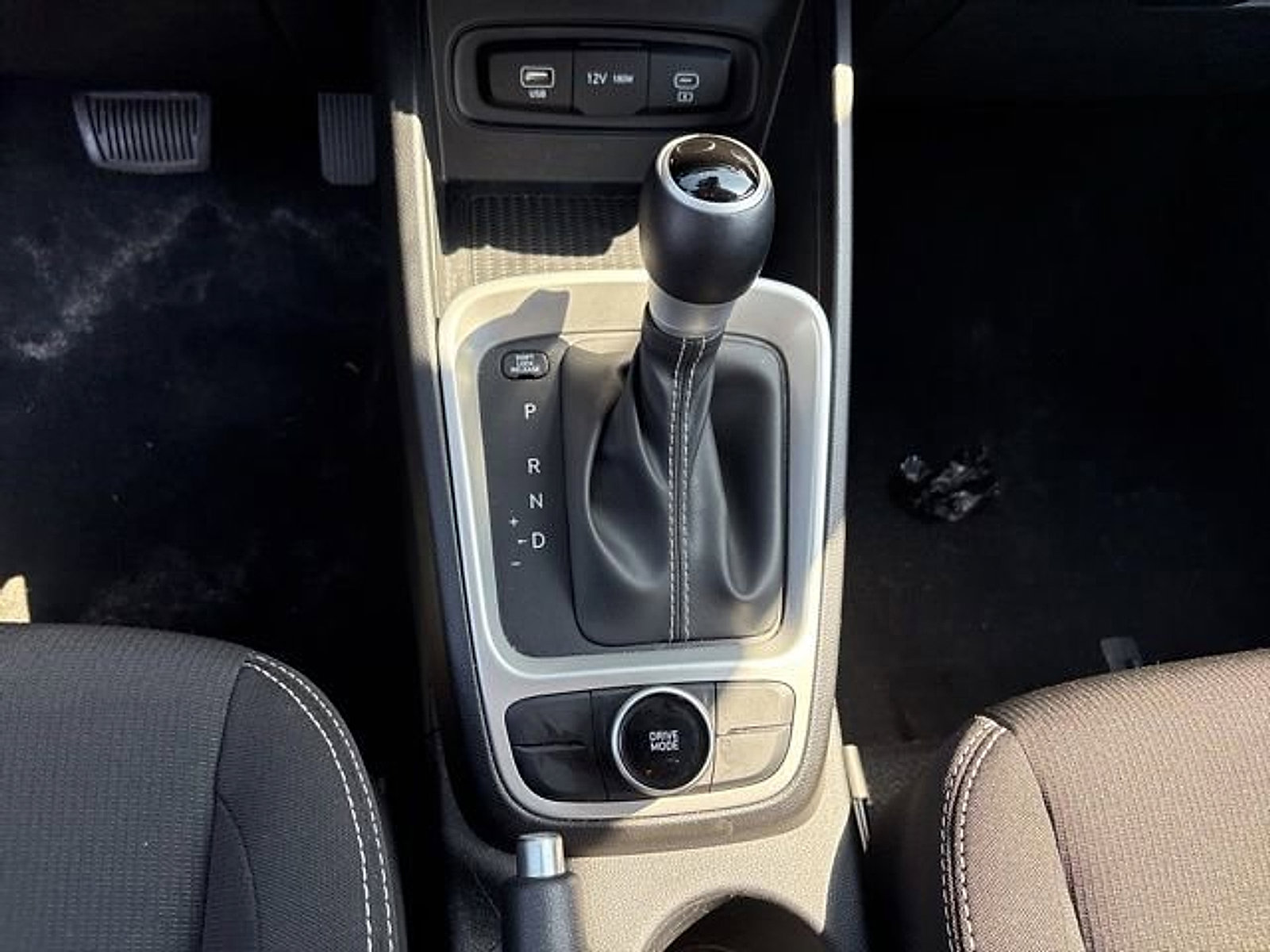 Certified 2025 Hyundai Venue SEL image 13