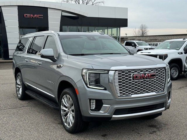 Used 2024 GMC Yukon XL Denali w/ Advanced Technology Package image 7