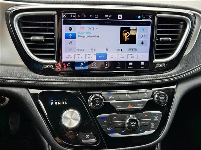 Used 2021 Chrysler Pacifica Limited w/ Uconnect Theater Family Group FWD image 16