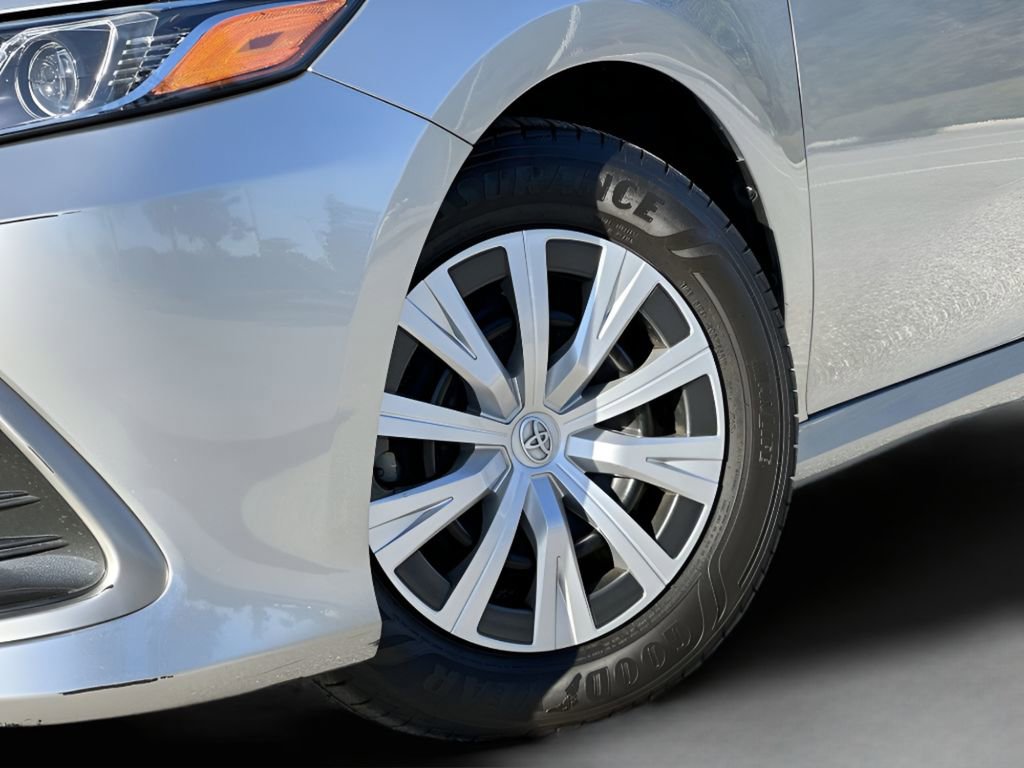 Used 2021 Toyota Camry LE image 14