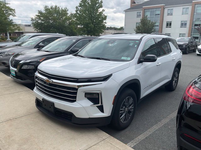 Used 2026 Chevrolet Traverse LT AWD/4WD image 3