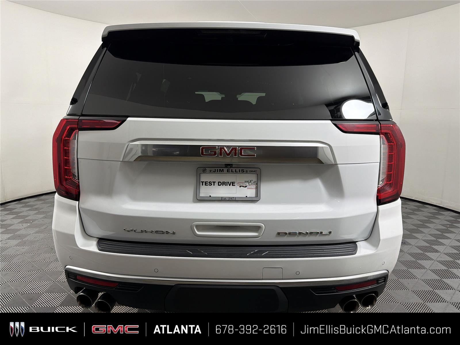 Used 2024 GMC Yukon XL Denali RWD image 4
