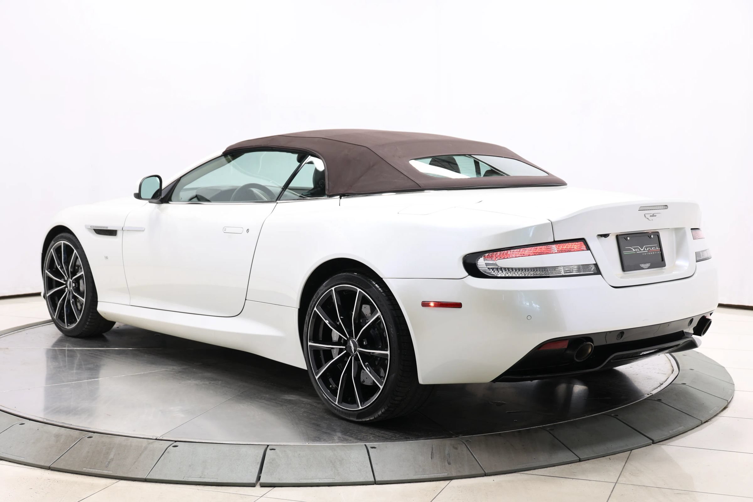 Used 2016 Aston Martin DB9 GT RWD image 93
