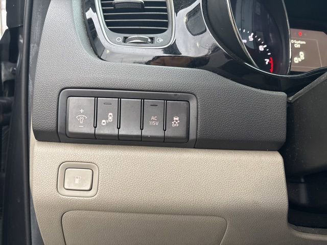 Used 2016 Kia Sedona SX image 21