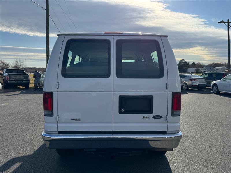 Used 2009 Ford E-350 and Econoline 350 Super Duty Wagon image 8
