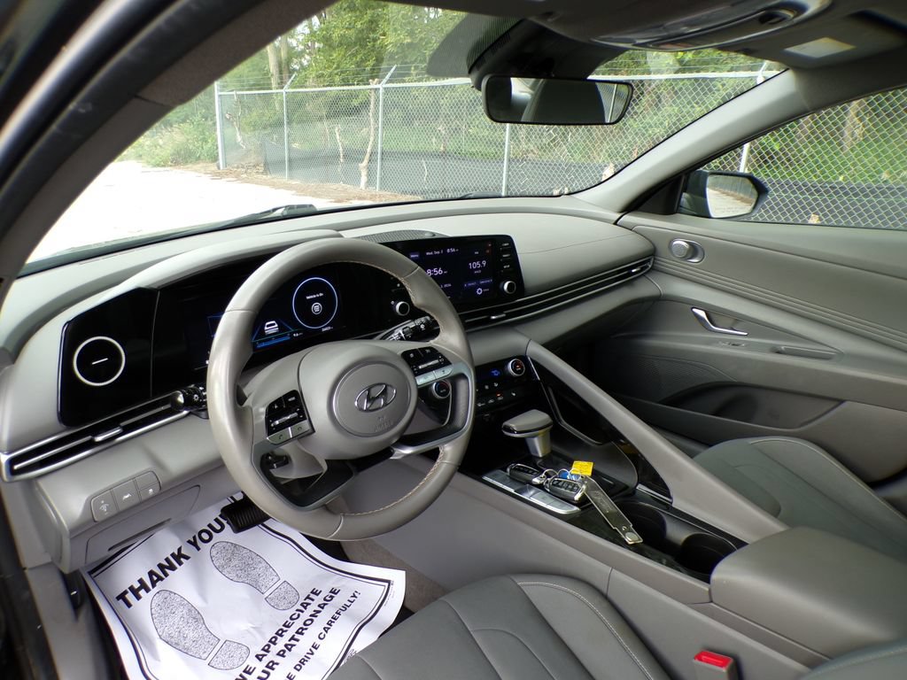 Certified 2022 Hyundai Elantra SEL w/ Convenience Package FWD image 11