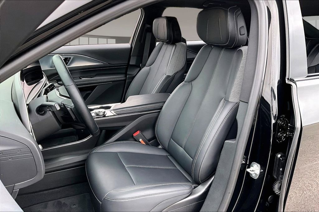 Used 2024 Cadillac Lyriq Tech AWD/4WD image 25