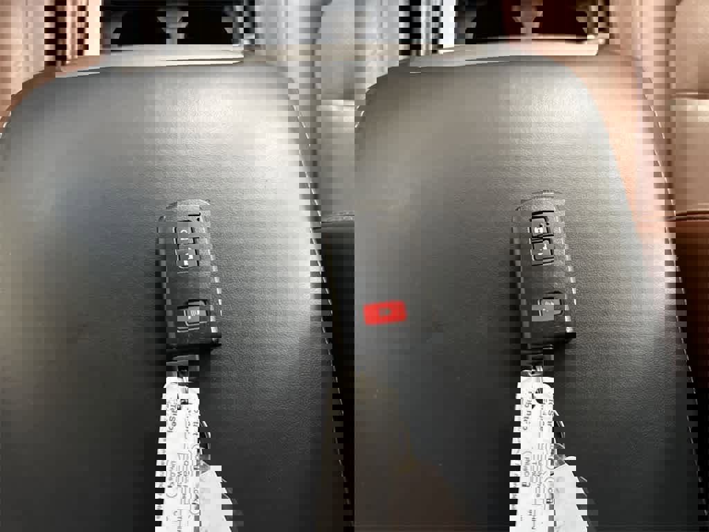 Used 2016 Toyota Land Cruiser image 38