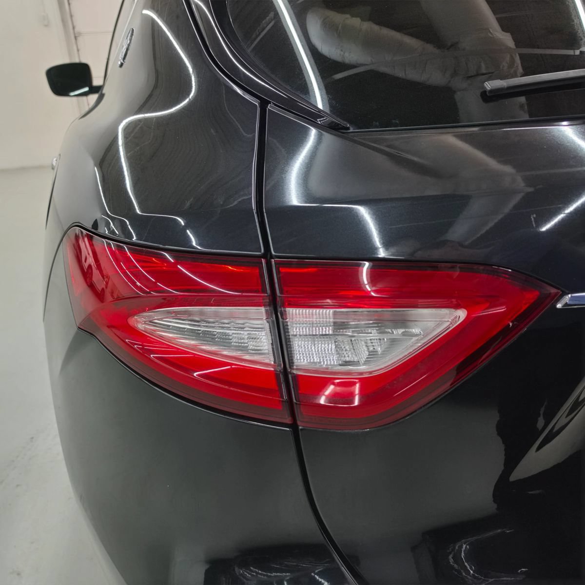 Used 2017 Maserati Levante w/ Luxury Package AWD/4WD image 38
