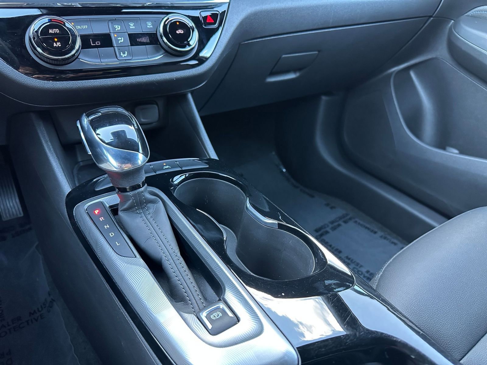 Used 2025 Buick Envista Sport Touring image 39