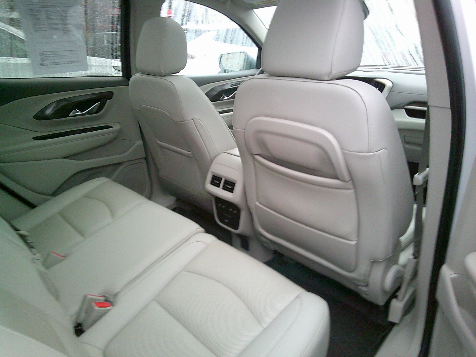 Used 2018 GMC Terrain Denali w/ Advanced Safety Package image 10