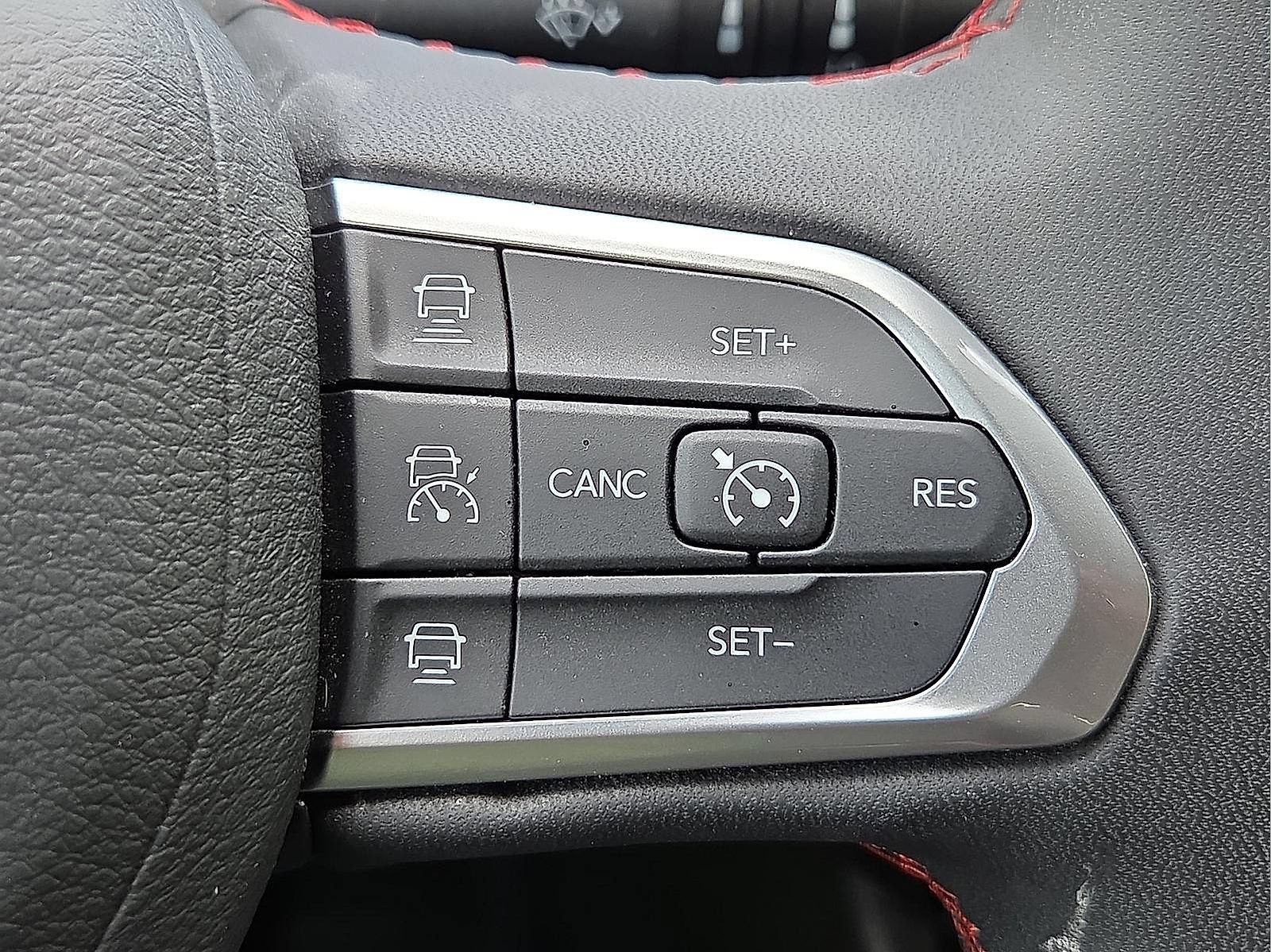 Used 2025 Jeep Compass Trailhawk AWD/4WD image 20
