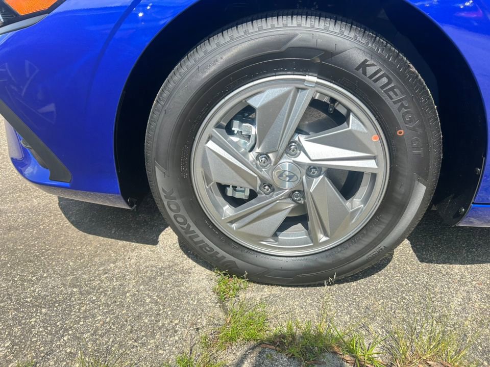 New 2025 Hyundai Elantra SE image 10