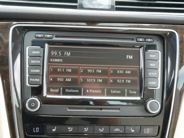 Used 2014 Volkswagen Passat 1.8T SEL Premium FWD image 28