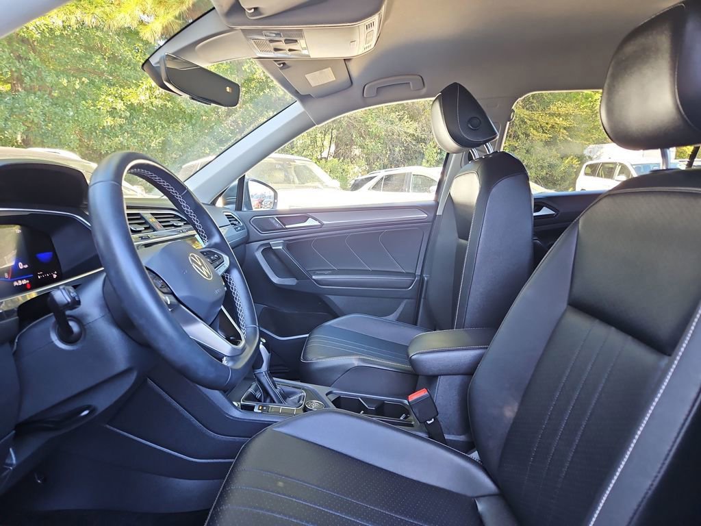 Used 2022 Volkswagen Tiguan SE image 21