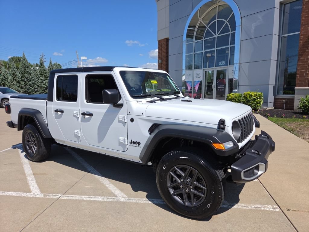 Certified 2025 Jeep Gladiator Sport AWD/4WD image 2