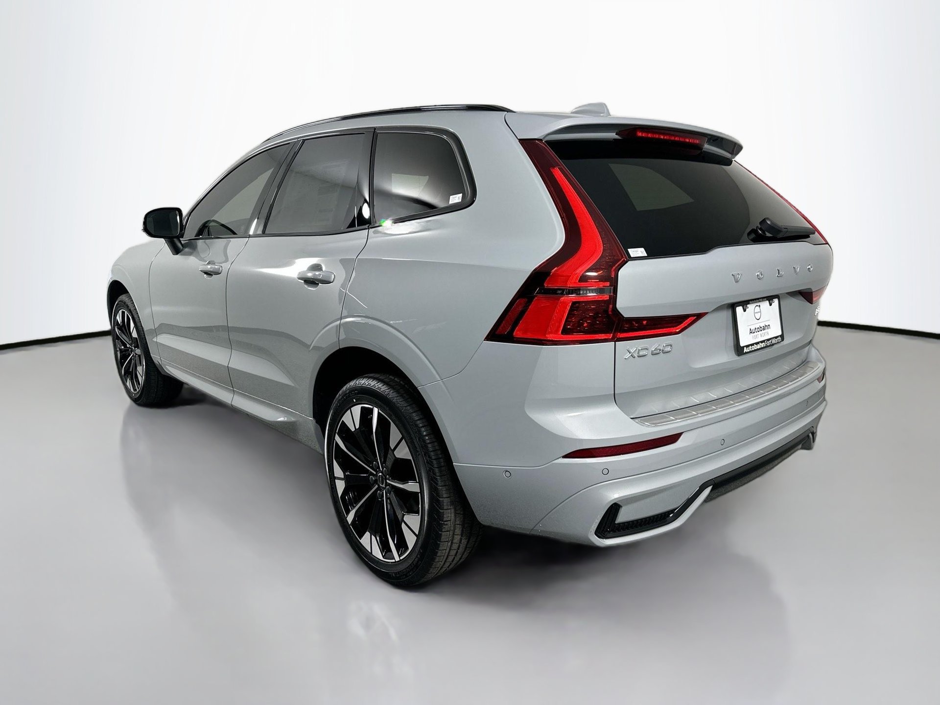 New 2026 Volvo XC60 B5 Plus w/ Protection Package Premier AWD/4WD image 8