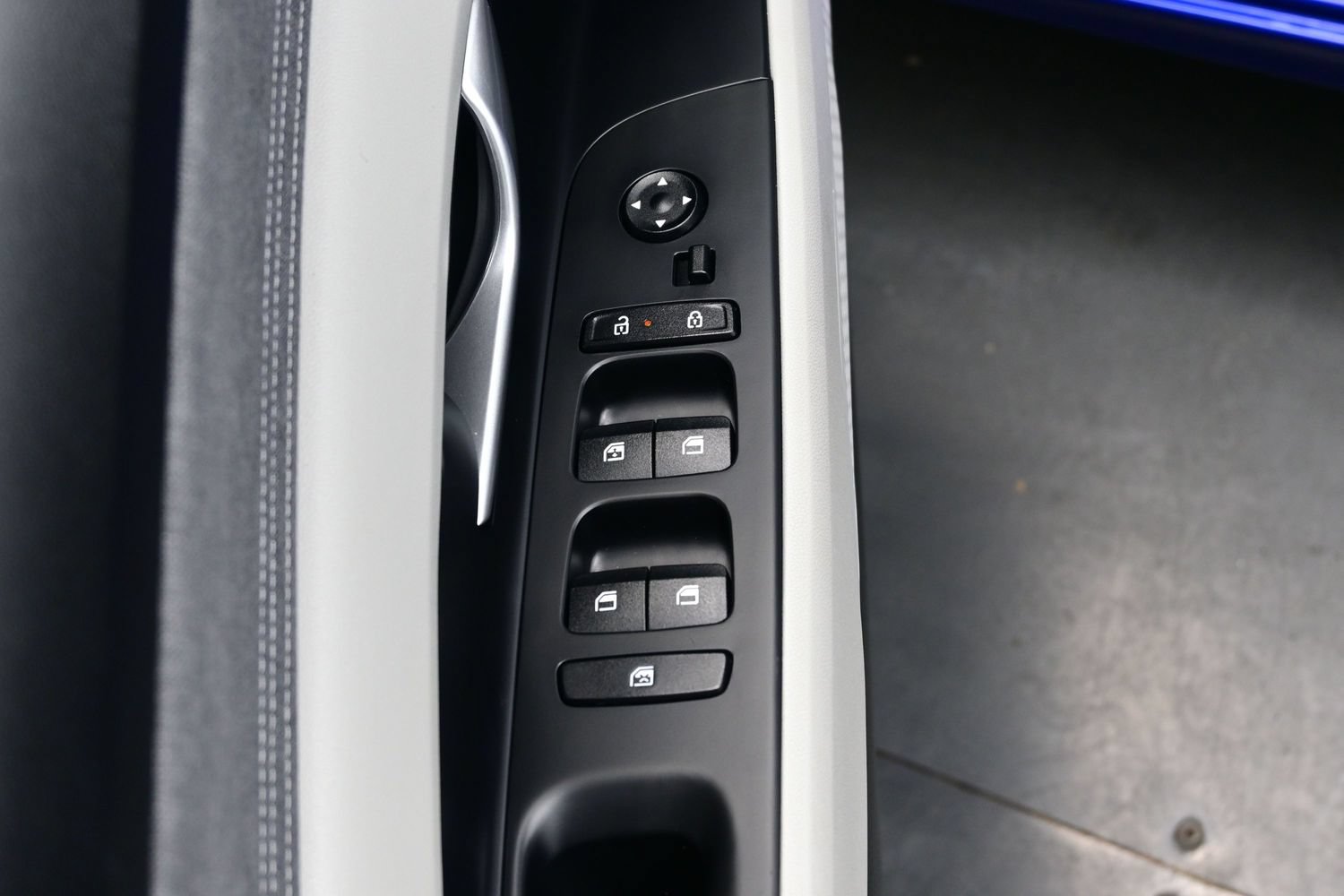 Certified 2025 Hyundai Elantra Limited FWD image 10