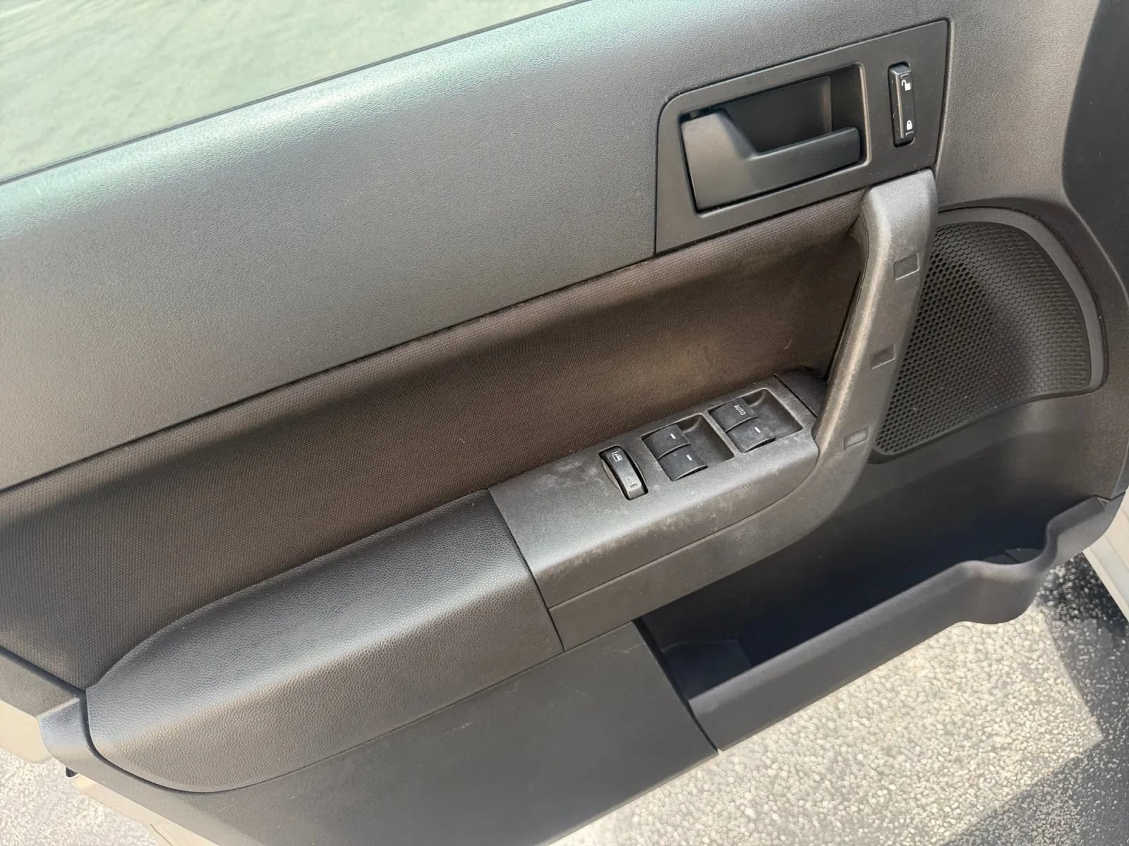 Used 2011 Ford Focus SE FWD image 17