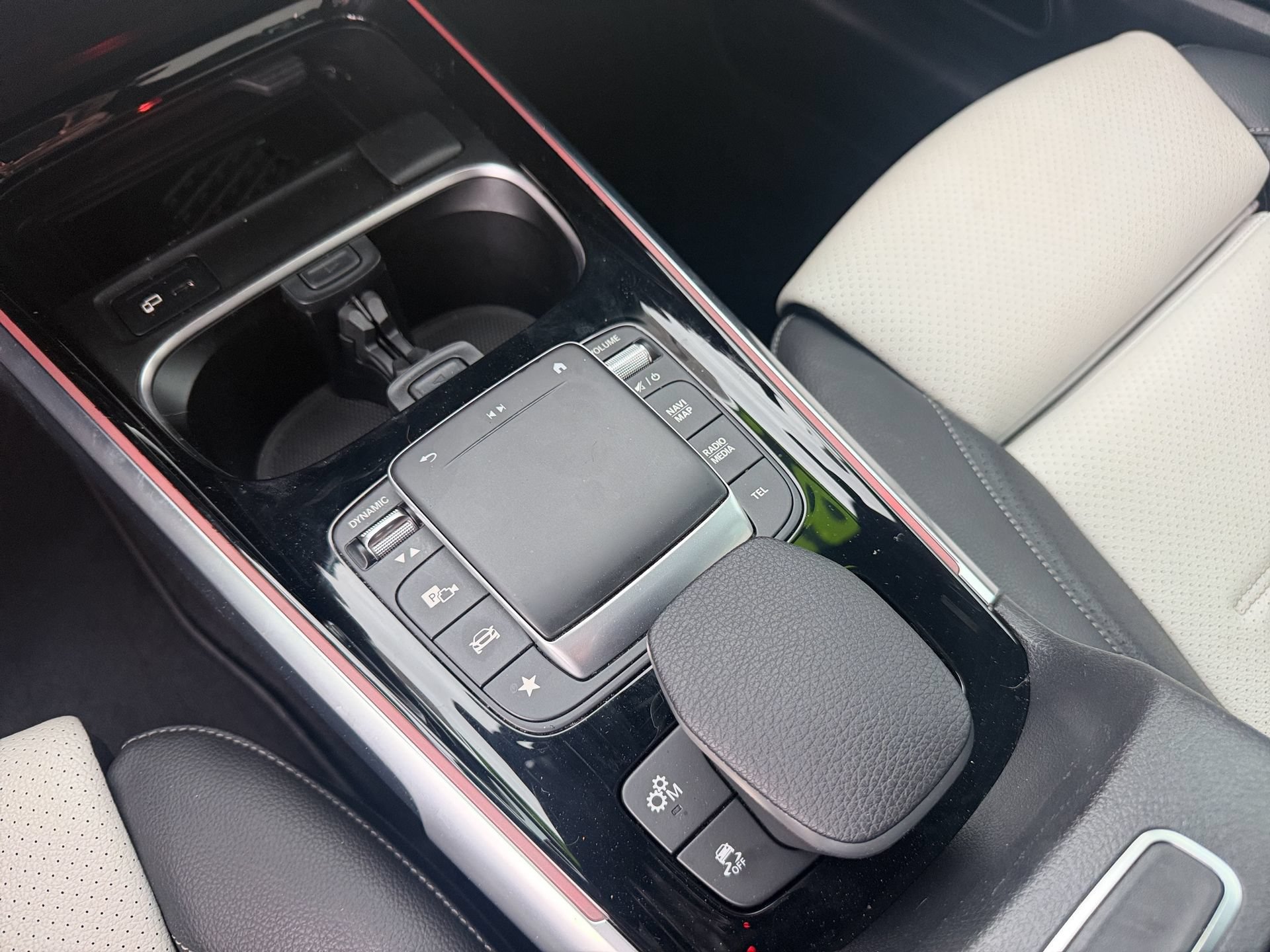 Used 2021 Mercedes-Benz GLB 35 AMG 4MATIC image 23