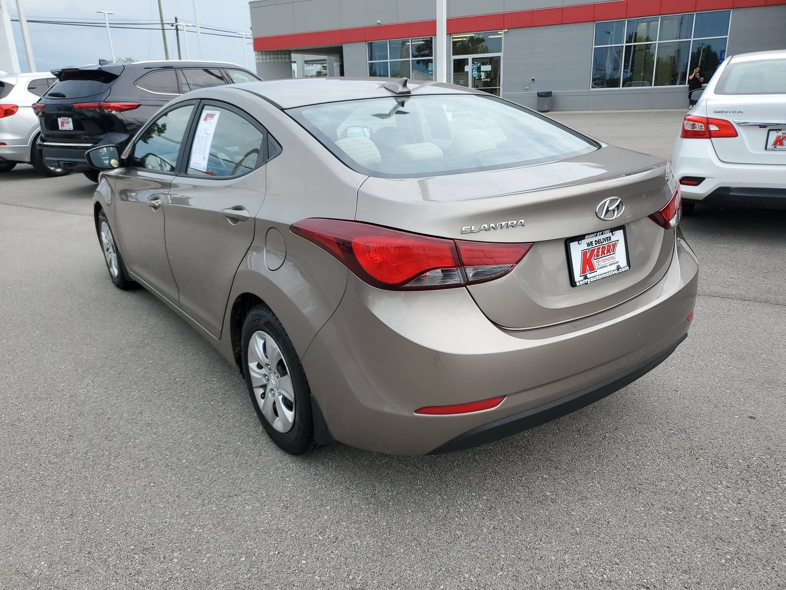 Used 2016 Hyundai Elantra SE FWD image 3