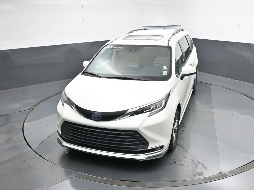 Used 2021 Toyota Sienna XLE image 45