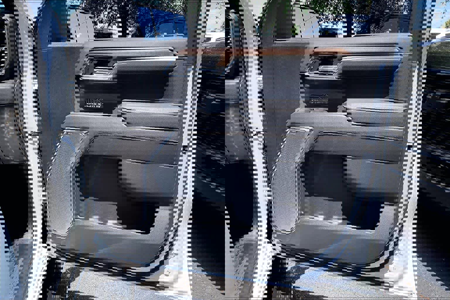 Used 2026 Chevrolet Silverado 1500 High Country image 23