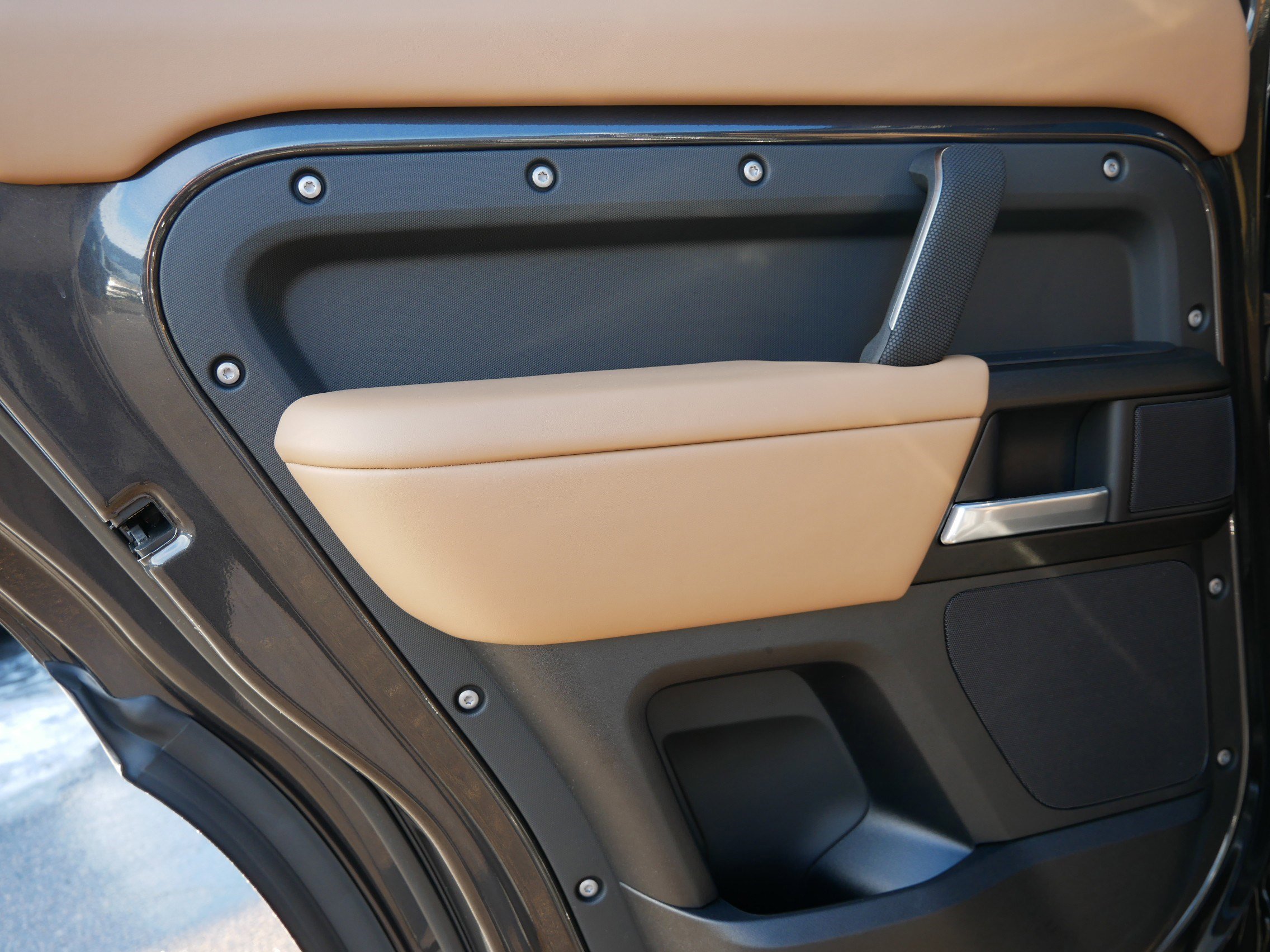 Certified 2025 Land Rover Defender 110 V8 image 17