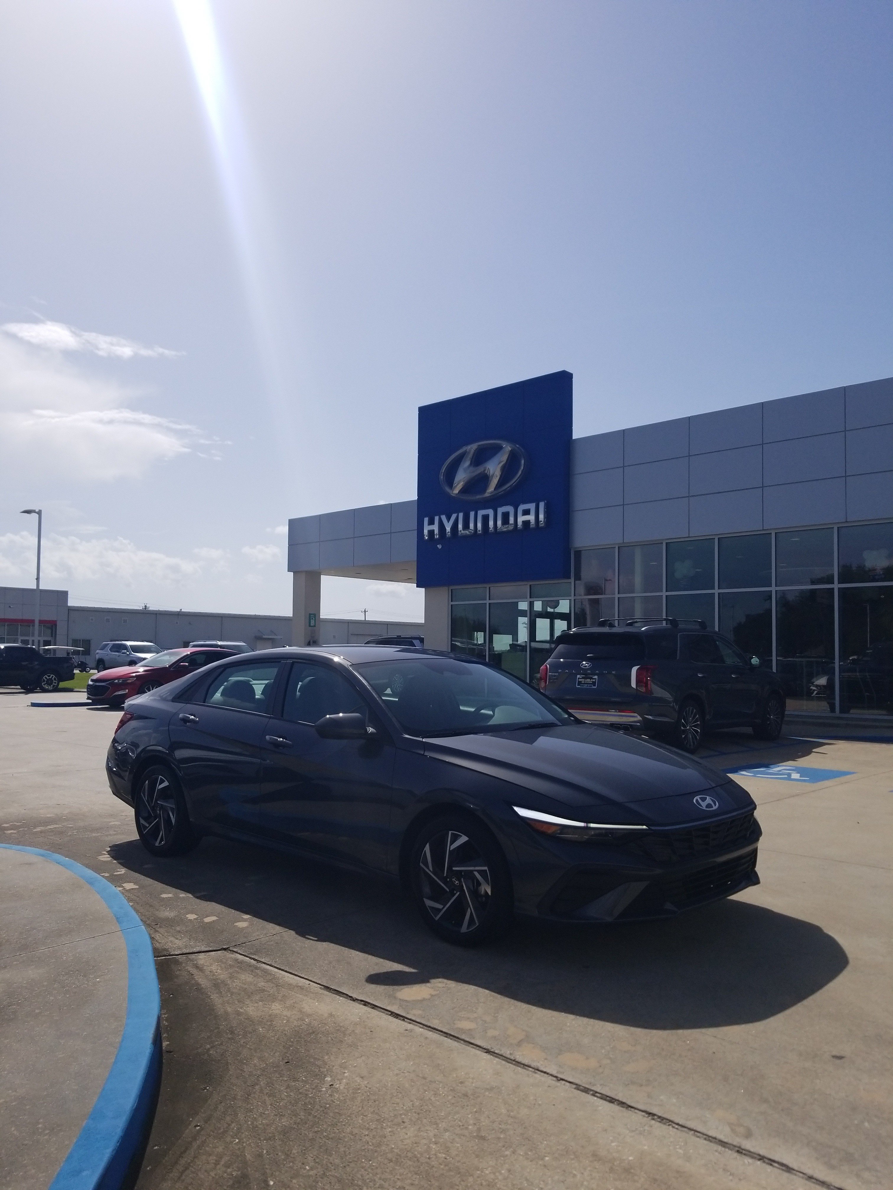 Used 2025 Hyundai Elantra Sport FWD image 1