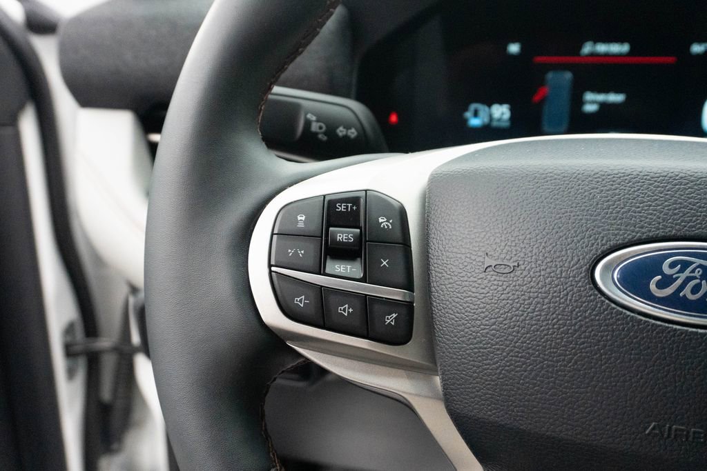 Used 2025 Ford Explorer Active w/ Active Comfort Package RWD image 26