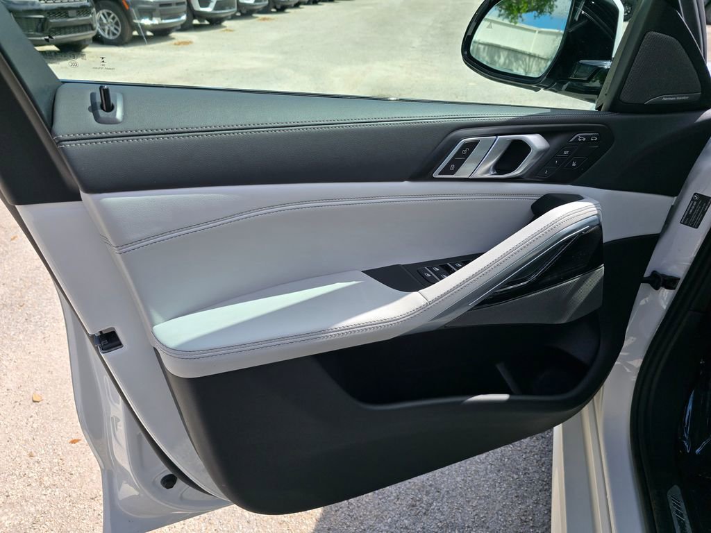 Used 2026 BMW X6 xDrive40i image 14