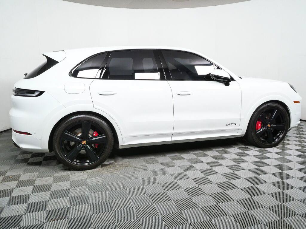 Certified 2025 Porsche Cayenne GTS AWD/4WD image 33
