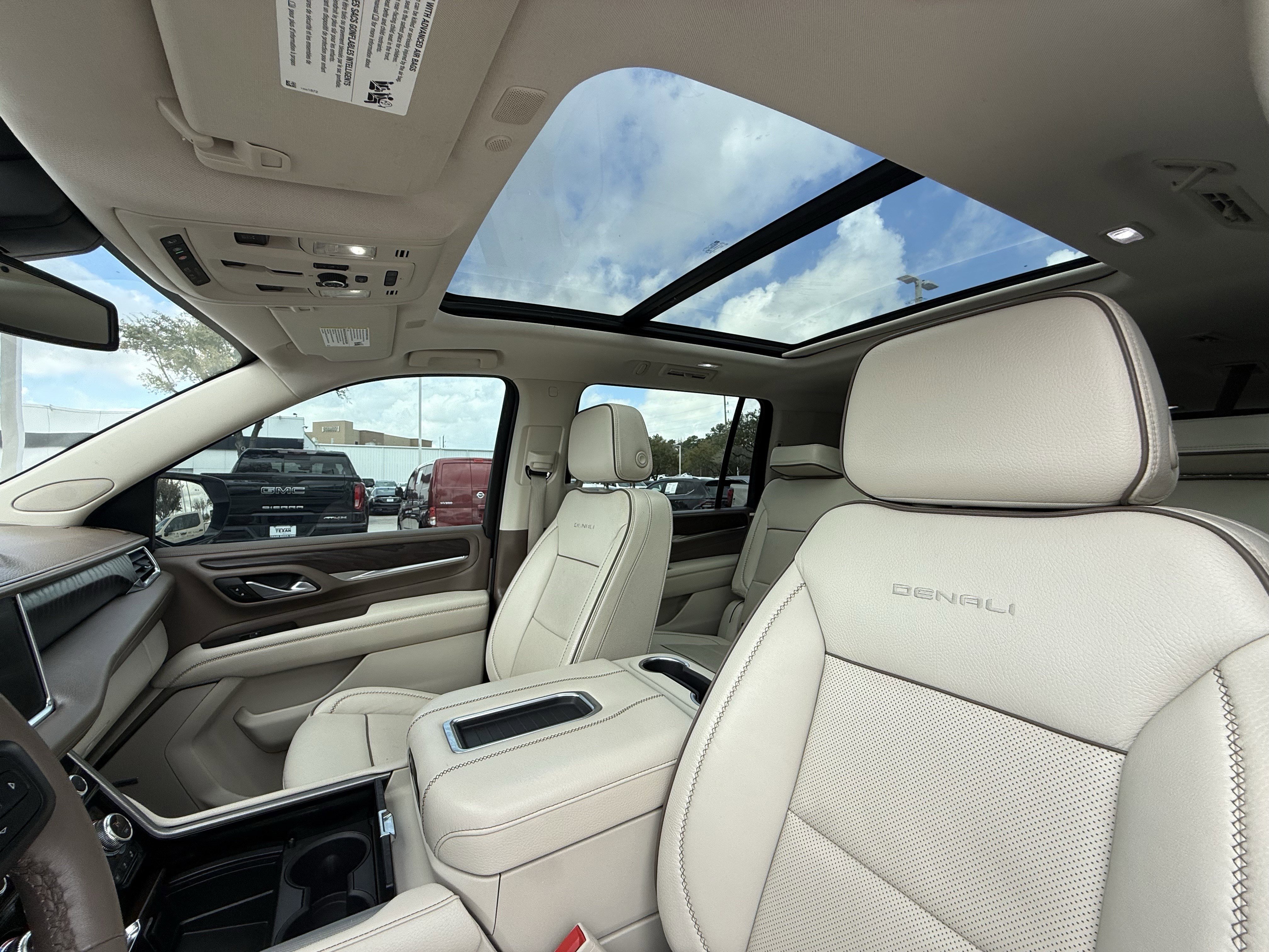 Used 2022 GMC Yukon XL Denali image 27