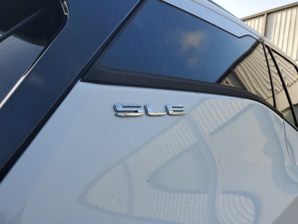 Used 2023 GMC Terrain SLE w/ Driver Convenience Package FWD image 8
