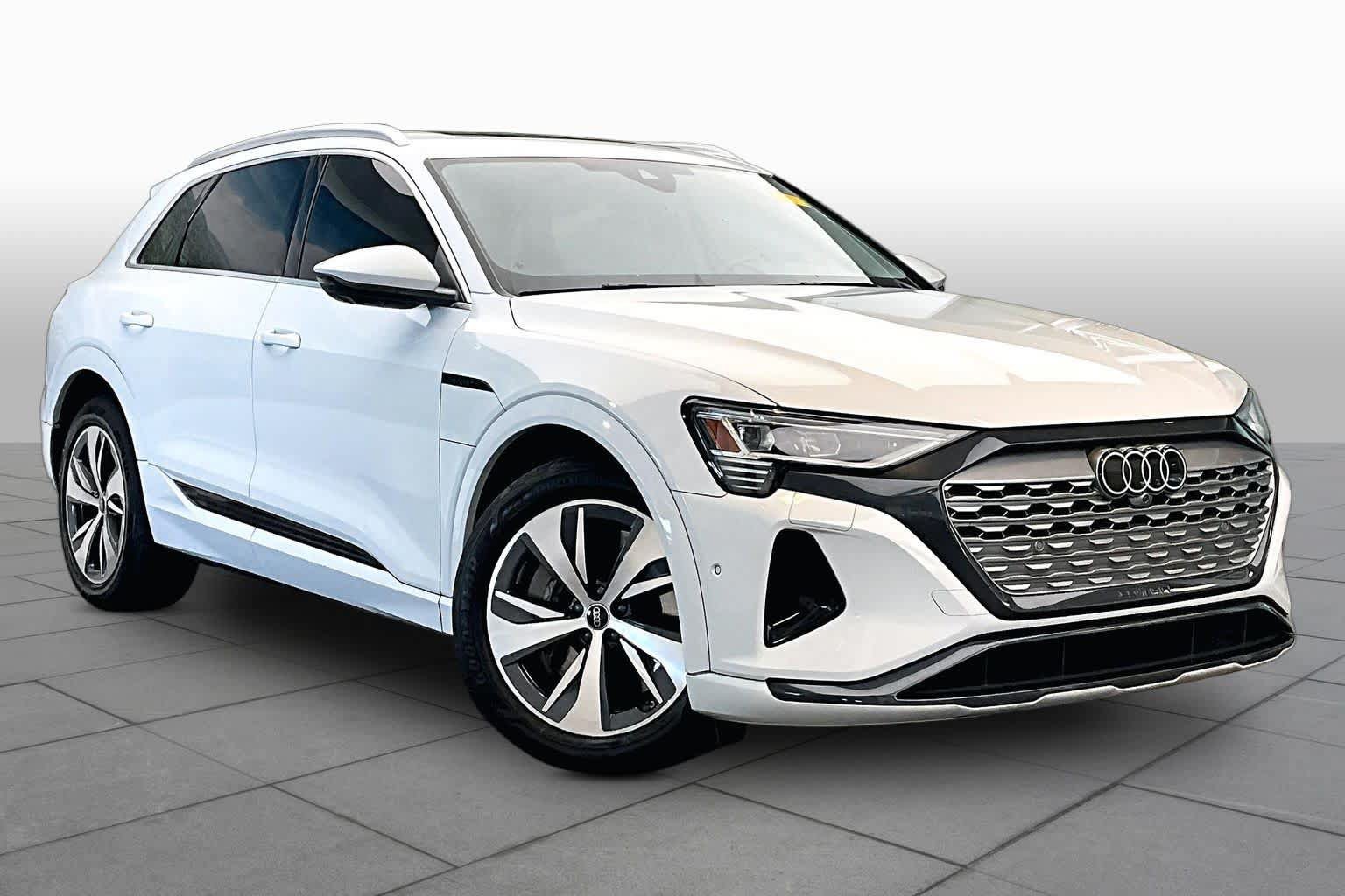 Used 2024 Audi Q8 e-tron Premium Plus w/ Premium Plus Package AWD/4WD image 2