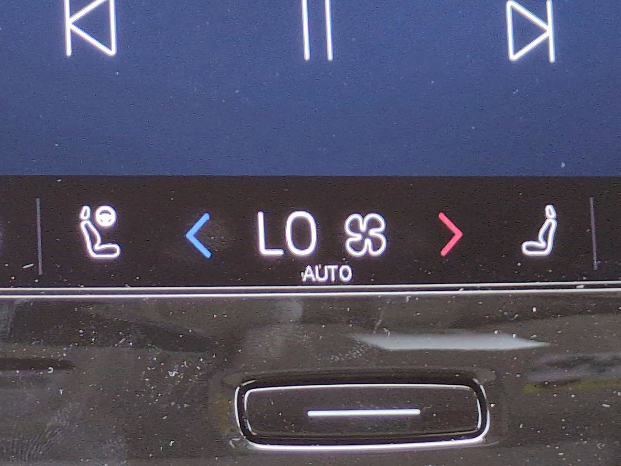 New 2025 Volvo XC40 B5 Core w/ Protection Package Premier image 22