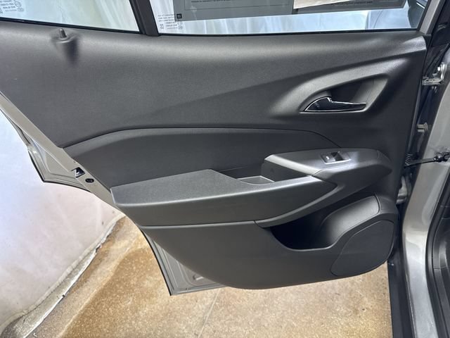 Used 2025 Chevrolet Trax ACTIV w/ Sunroof Package FWD image 23