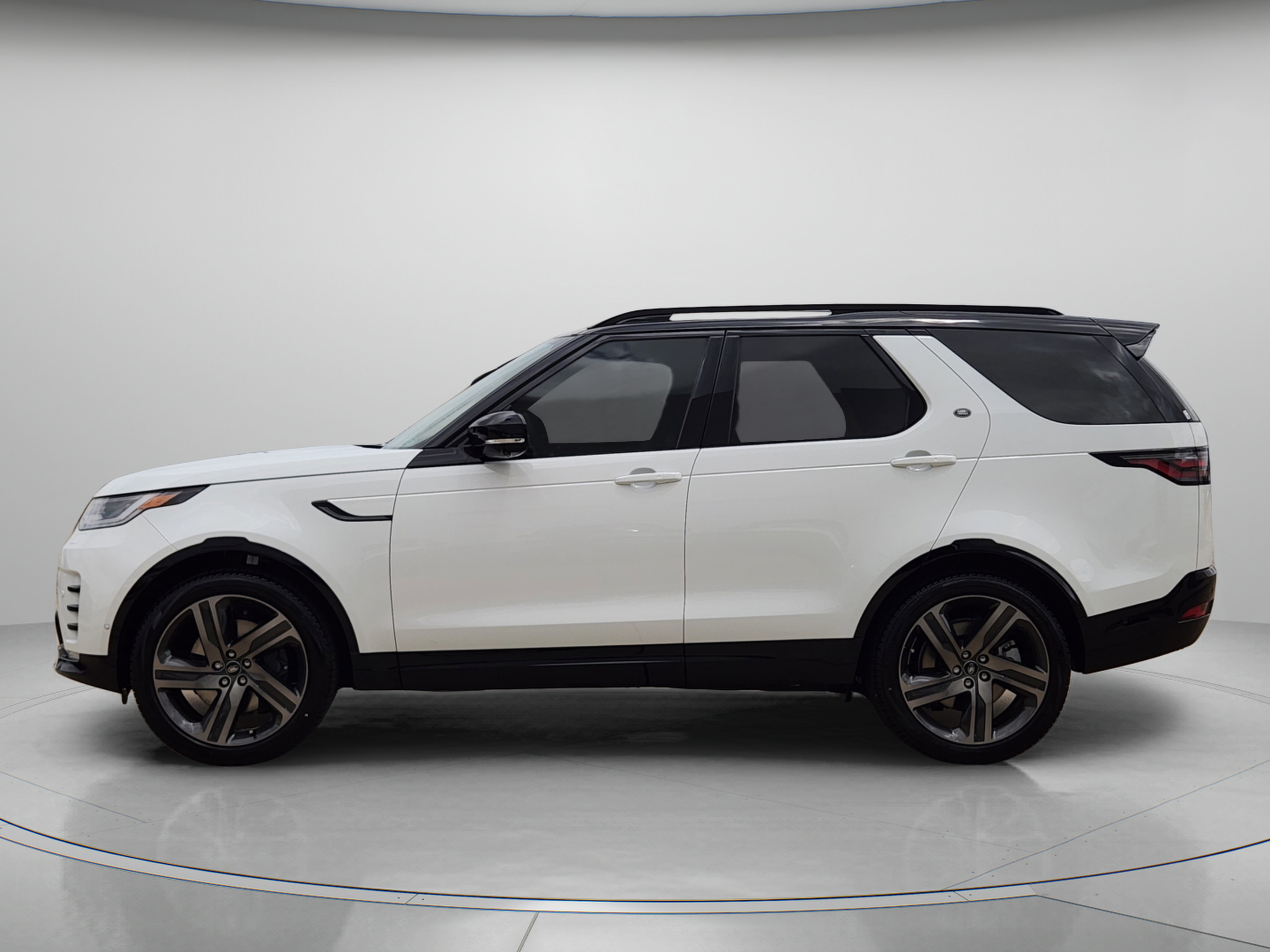 New 2026 Land Rover Discovery Limited Edition AWD/4WD image 2