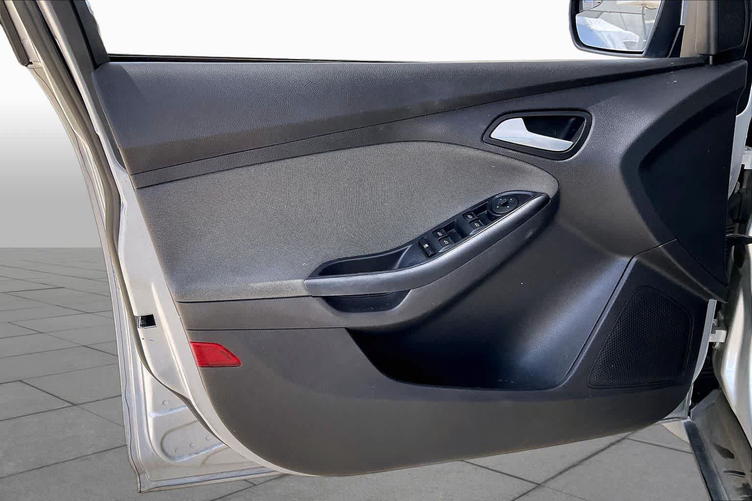 Used 2014 Ford Focus SE FWD image 21