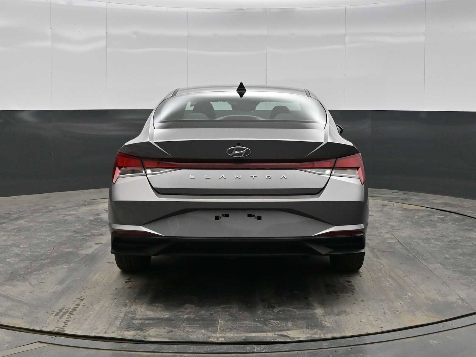 Used 2023 Hyundai Elantra SEL image 6