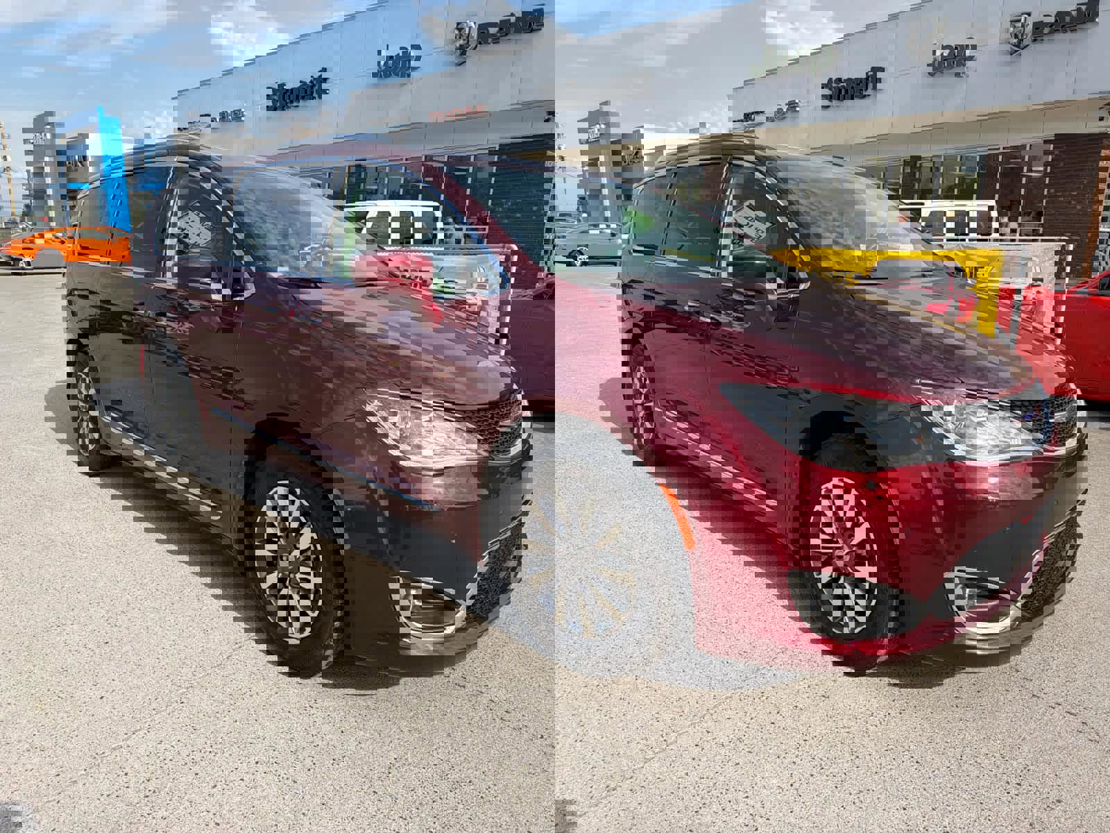 Used 2020 Chrysler Pacifica Touring-L Plus image 1