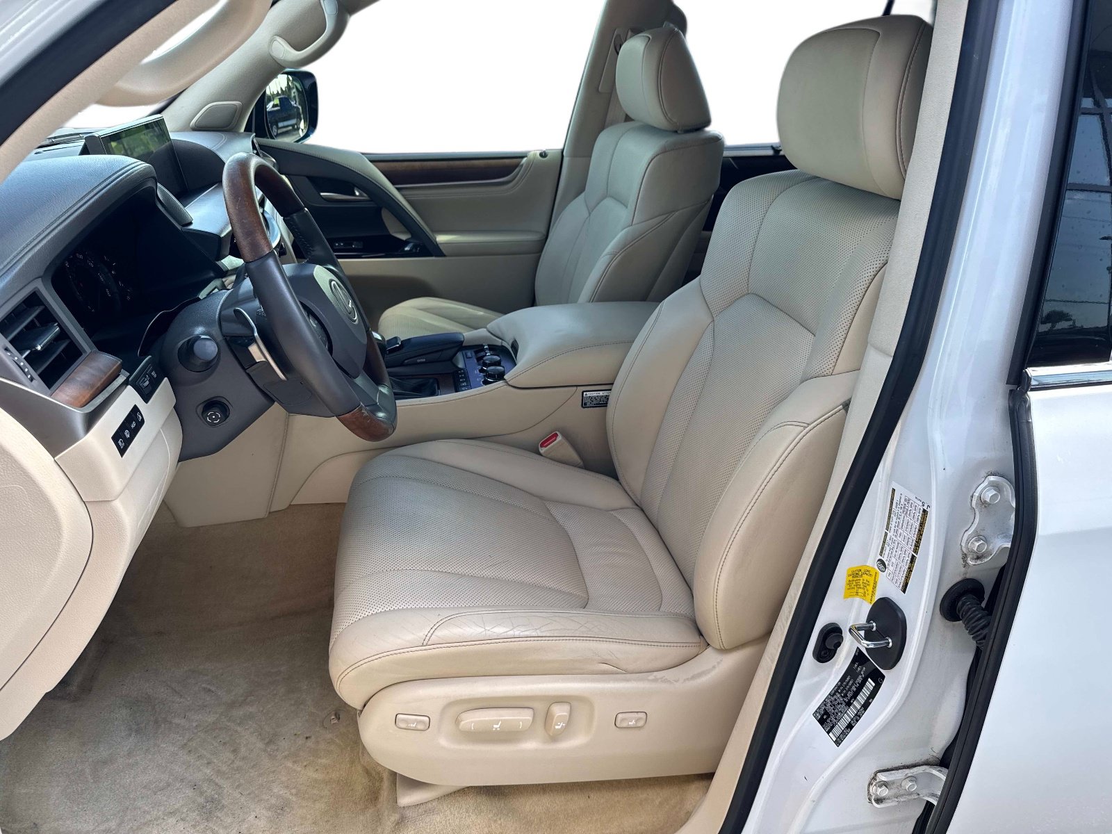 Used 2021 Lexus LX 570 4WD w/ Luxury Package image 22