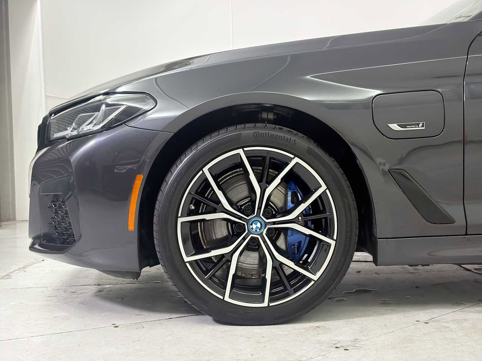 Used 2023 BMW 530e xDrive w/ Premium Package AWD/4WD image 19