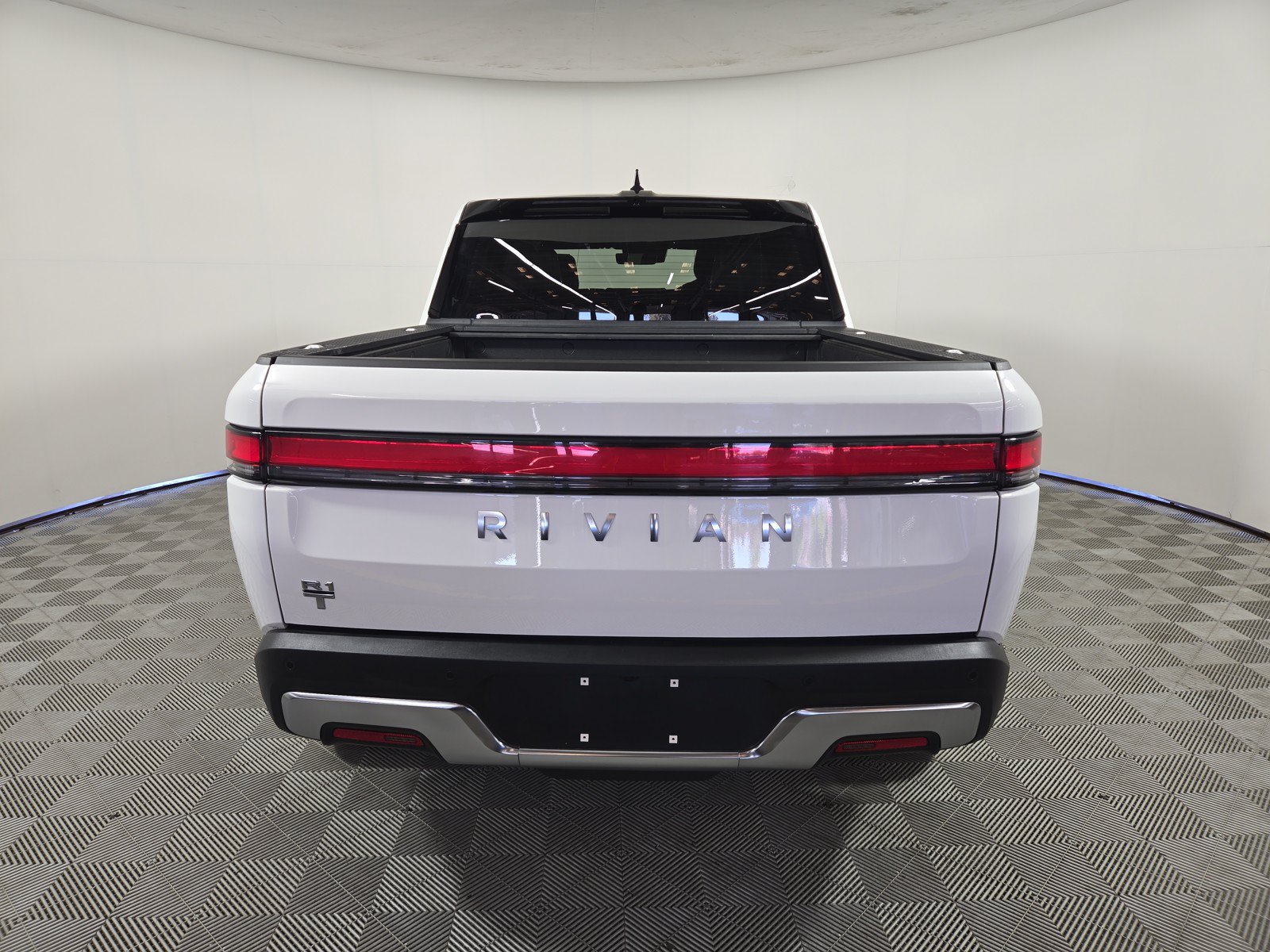 Used 2025 Rivian R1T Adventure AWD/4WD image 4